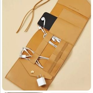 GLASS LADDER & CO Katherine Tech Organizer Roll